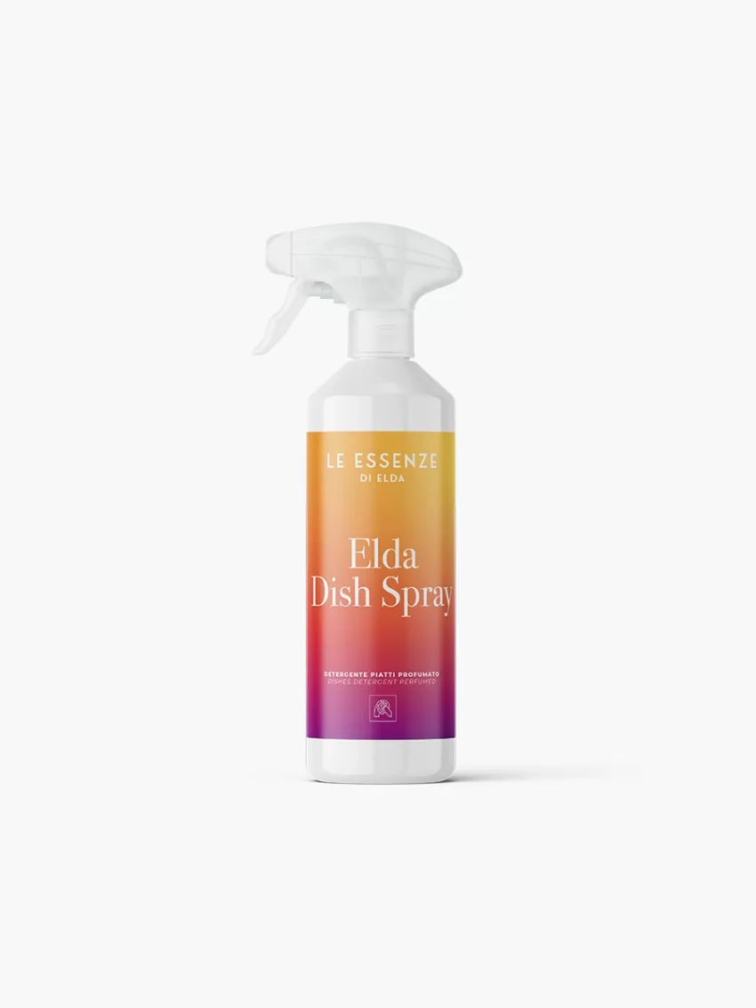 Hvít úðaflaska af Elda Dish Spray frá Le Essenze di Elda, með merki sem fer úr appelsínugulu í fjólublátt, á hvítum bakgrunni.