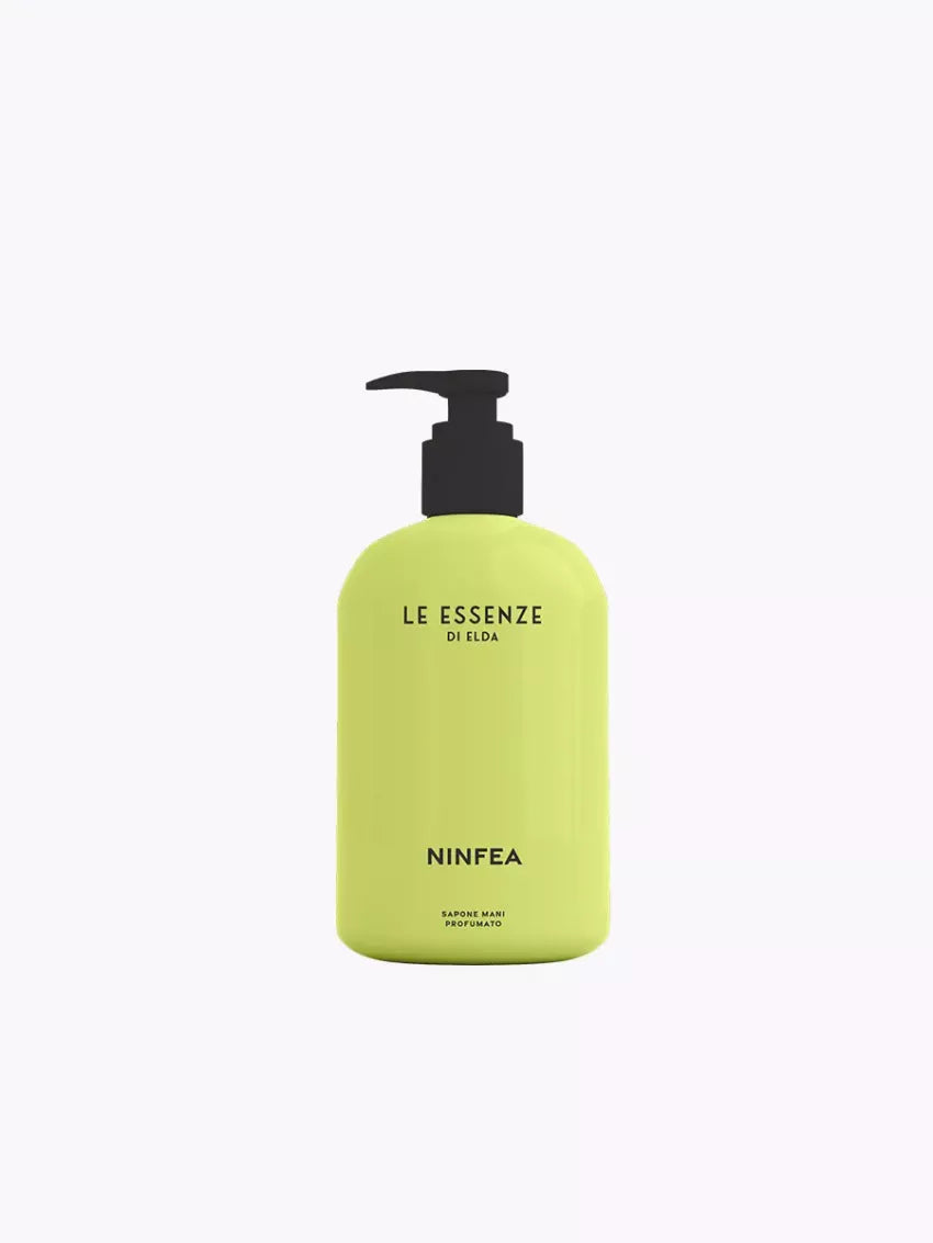 Ninfea ilmandi handsápa 500ml frá Le Essenze di Elda í límónugrænni flösku með svartri pumpu á hvítum bakgrunni.