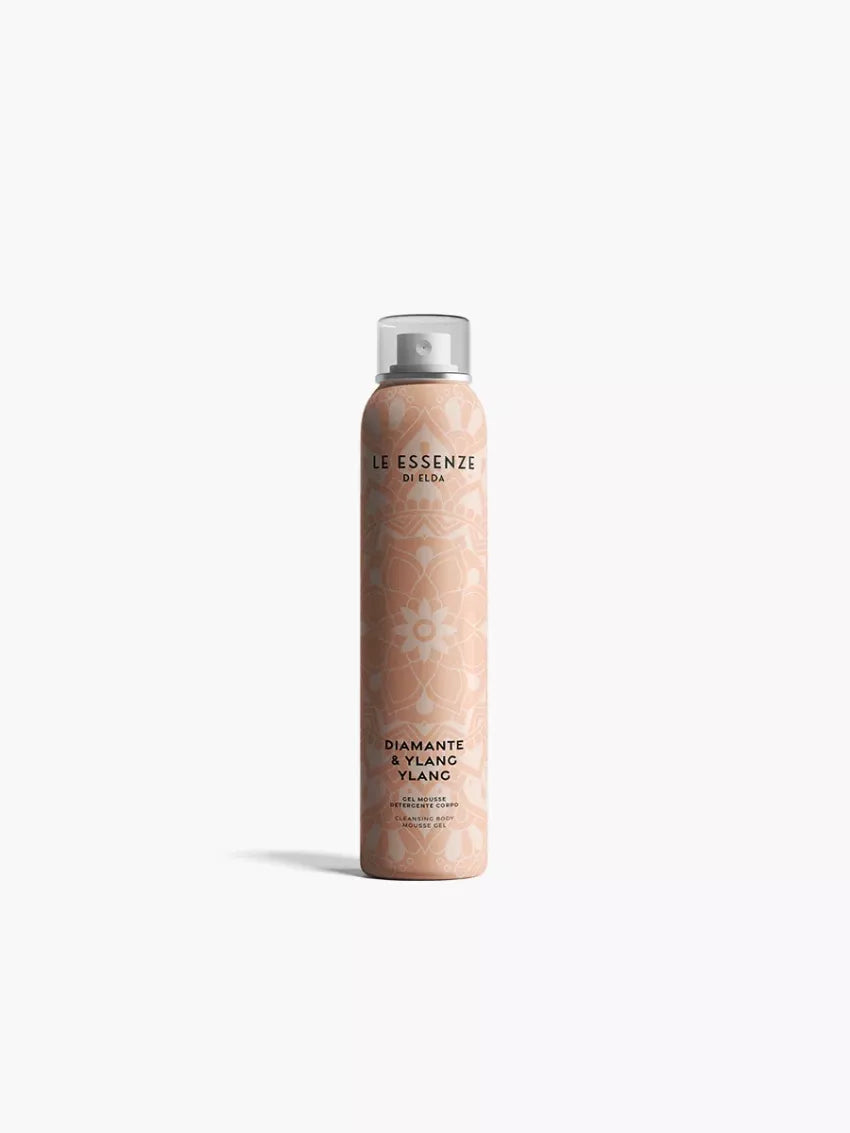 Diamante & Ylang Ylang sturtufroða 200ml frá Le Essenze di Elda í ferskjulitaðri flösku með gegnsæju loki.