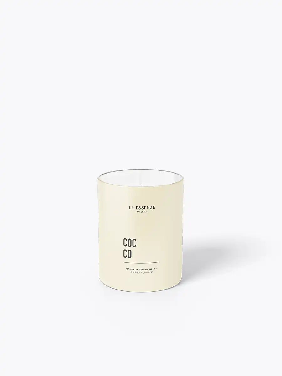 Candle with 'Le Essenze' branding on a white background