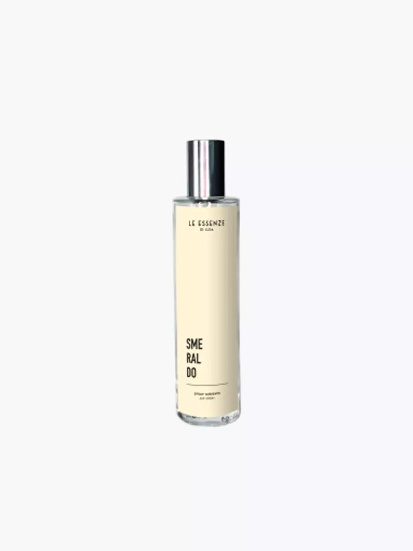 Smeraldo ilmsprey í 100ml glerflösku með áletrun á glerinu og silfurlituðum tappa á hvítum bakgrunni.