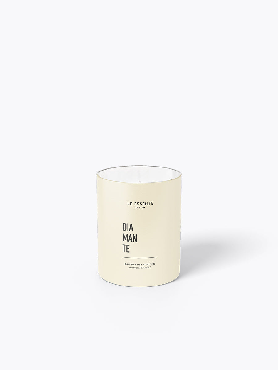 Candle with 'Le Essenze' branding on a white background
